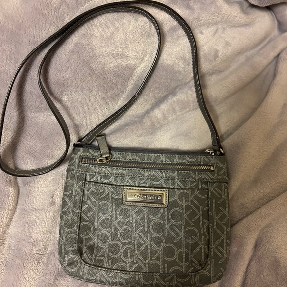 Calvin Klein Charcoal Logo Crossbody Bag - Picture 1 of 4